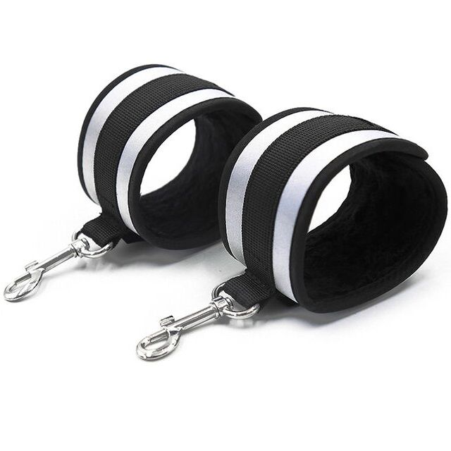 Ohmama Fetish-Grau-Metal Handgelenke · Sextoys