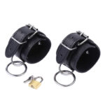 Ohmama Fetish-Handschellen für Handgelenke mit O-Ring und Metallblock · Sextoys