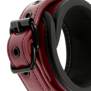 Fetish Submissive Dark Room-Fetish Submissive Handschellen Haut · Sextoys (Bild 5)