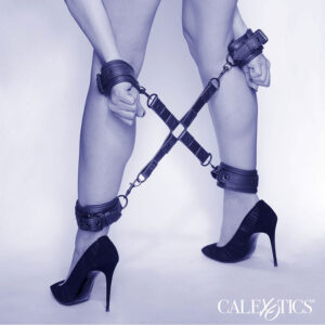 Calexotics-Nächtlicher Anschluss Hog Tie aus einstellbarer Leder Schwarz · Bondage & Handschellen (Bild 2)