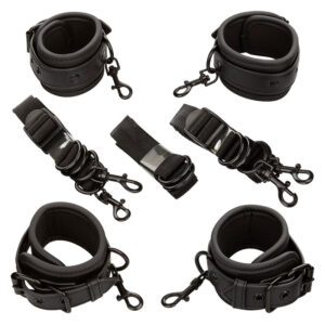 Calexotics-Harness Nacht für einstellbares schwarzes Leder Bett · Bondage & Handschellen