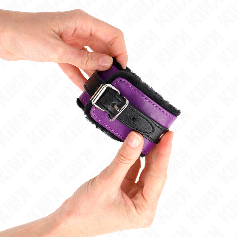 Kink Wrist Restraint-Premium Pullover mit schwarzem Pelz gepolstert · Bondage & Handschellen (Bild 4)
